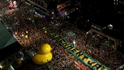 Festejos do "sim" à aprovação do pedido de destituição de Dilma Rousseff - TVI