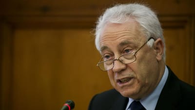 Governador do BdP defende indexante alternativo à Euribor nos créditos - TVI