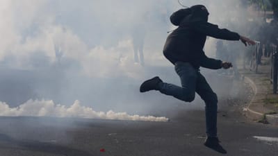 Paris: 27 detidos após novos confrontos entre manifestantes e polícia - TVI