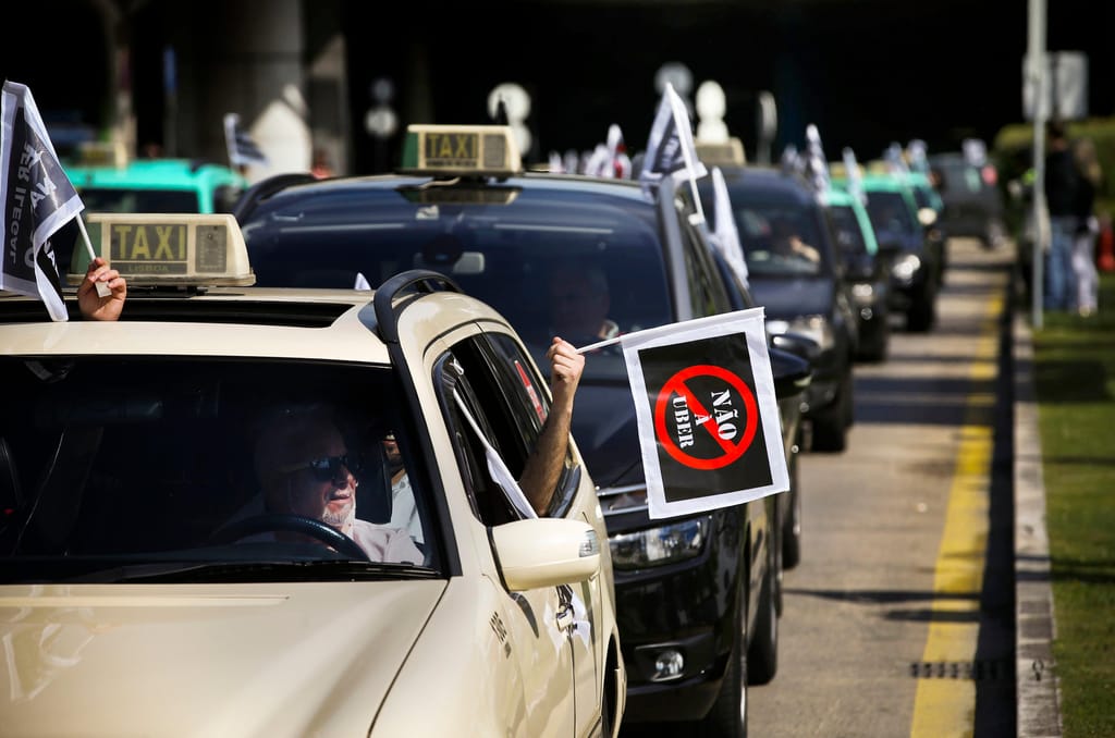 Protesto dos taxistas contra a Uber no país
