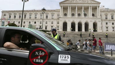 Taxistas consideram "ilegal e imoral" diploma para regularizar Uber e Cabify - TVI