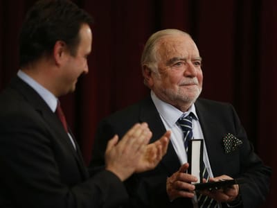Manuel Alegre "ganhou a honra de fazer parte da História" - TVI