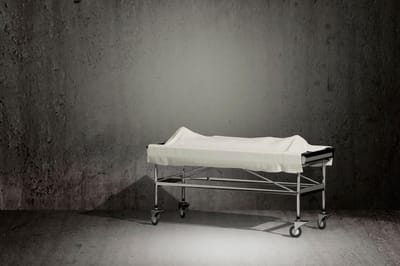 Corpo aguarda por autópsia há dez dias nos Açores - TVI