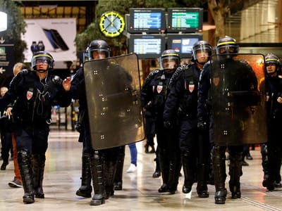 Euro 2016: região de Paris vai ter reforço de três mil polícias - TVI