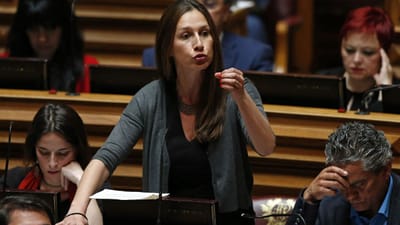 PCP acusa Governo de fazer “aliança com PSD E CDS” - TVI