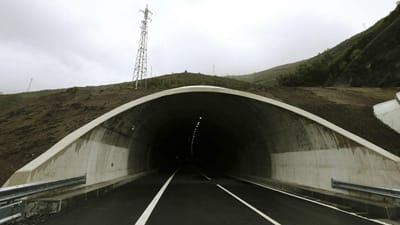 Galeria do Túnel do Marão esteve encerrada devido a avaria  num automóvel - TVI