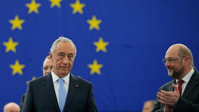 Portugueses entre os europeus que mais confiam na União Europeia - TVI
