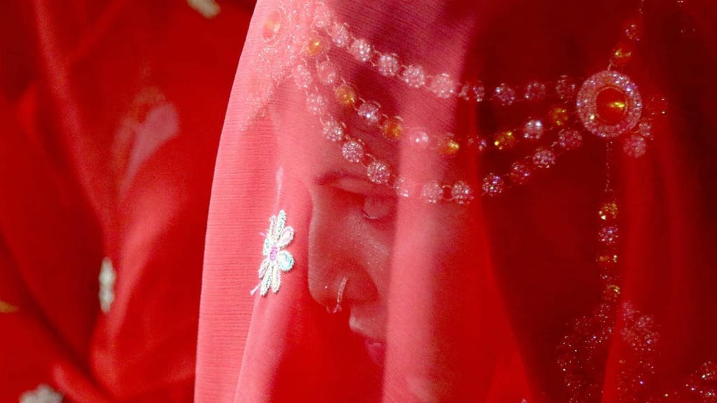 Noiva em cerimónia de casamento em massa no Paquistão