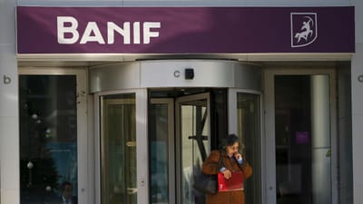 Lesados do Banif negoceiam com Santander Totta - TVI