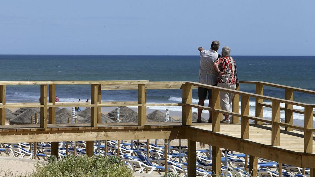 Novo passadiço na Praia do Alvor é o maior do Algarve