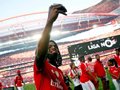 «Se tivesse ficado no Benfica mais um ano não me faria mal» - TVI
