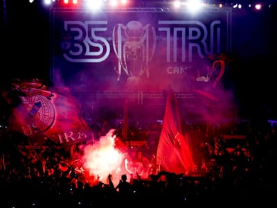 Benfica: festa ao rubro e com petardos apesar da forte segurança - TVI