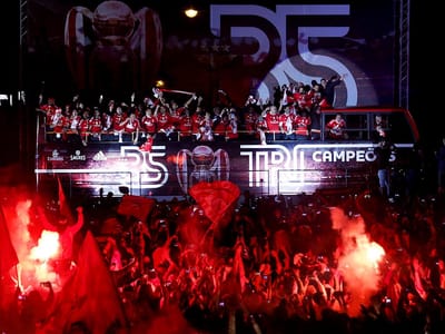 Benfica: mar vermelho na festa do Marquês - TVI