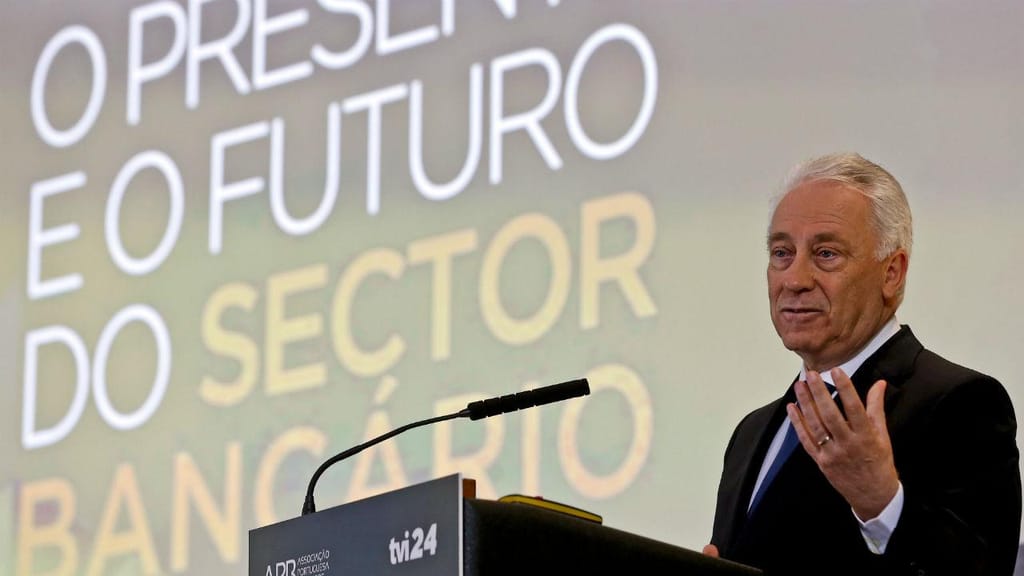 Carlos Costa na conferência “O Presente e o Futuro do Setor Bancário” [Foto: Tiago Petinga/Lusa]