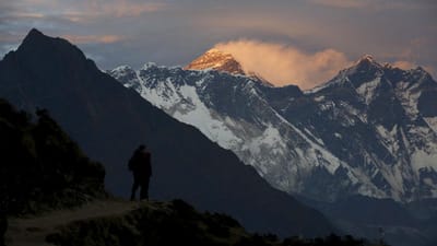 Evereste já não é a montanha mais alta do mundo - TVI