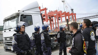 Ministra fala de prejuízo diário de 100 mil euros com greve no Porto de Lisboa - TVI
