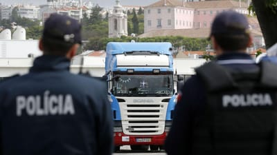 Estivadores deixam Porto de Lisboa após nove horas de protesto - TVI