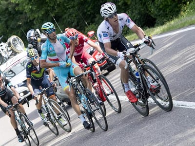 Giro: Carapaz ganha tempo a Roglic e consolida liderança - TVI