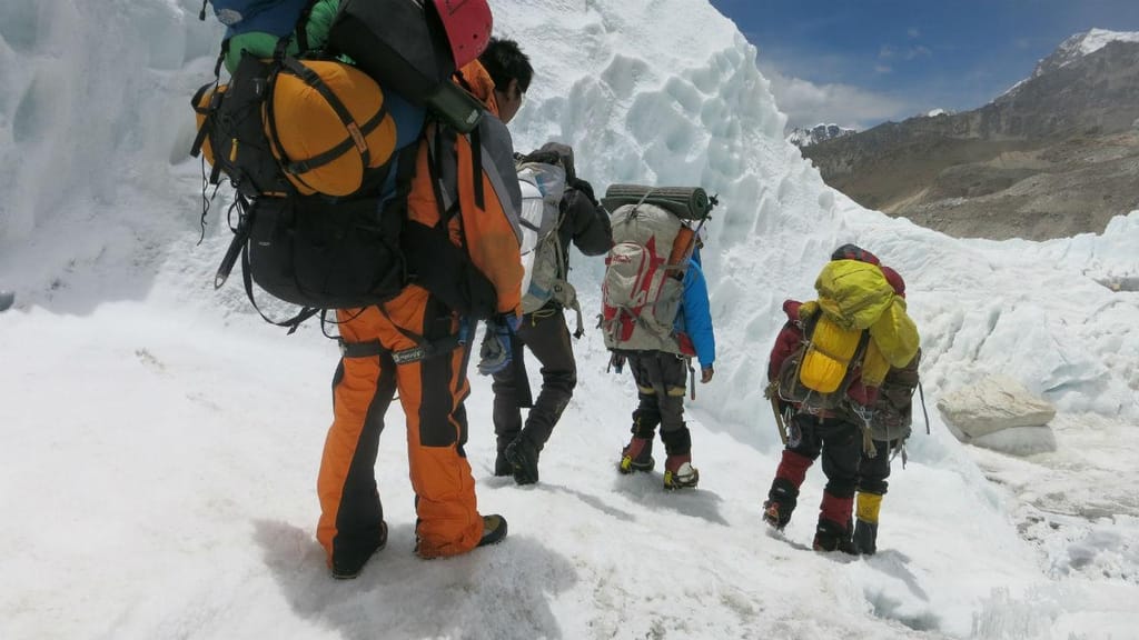 Alpinistas no monte Everest