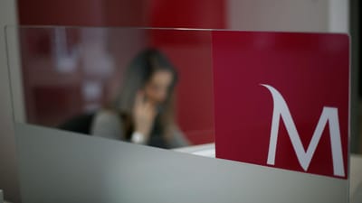 BCP dispara 5% na abertura após sair da corrida ao Novo Banco - TVI