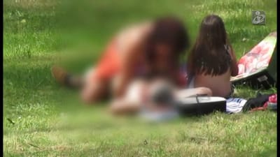 Filhos da mulher filmada a fazer sexo foram "afastados" da mãe - TVI