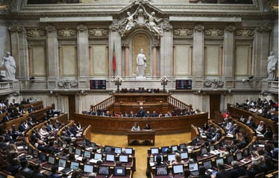 Parlamento recomenda suspensão da exploração de petróleo e gás no Algarve - TVI