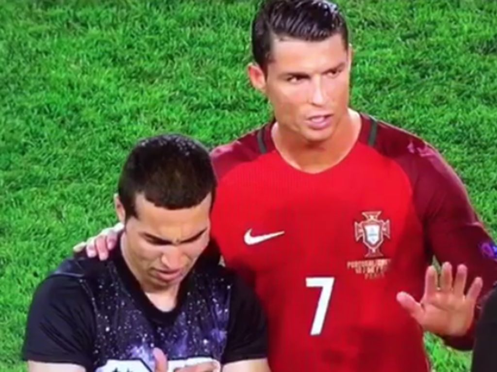 Ronaldo selfie com adepto