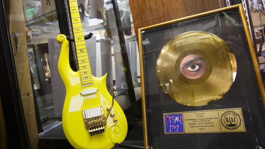 A guitarra amarela de Prince