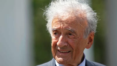 Morreu Elie Wiesel, sobrevivente do Holocausto e Nobel da Paz - TVI