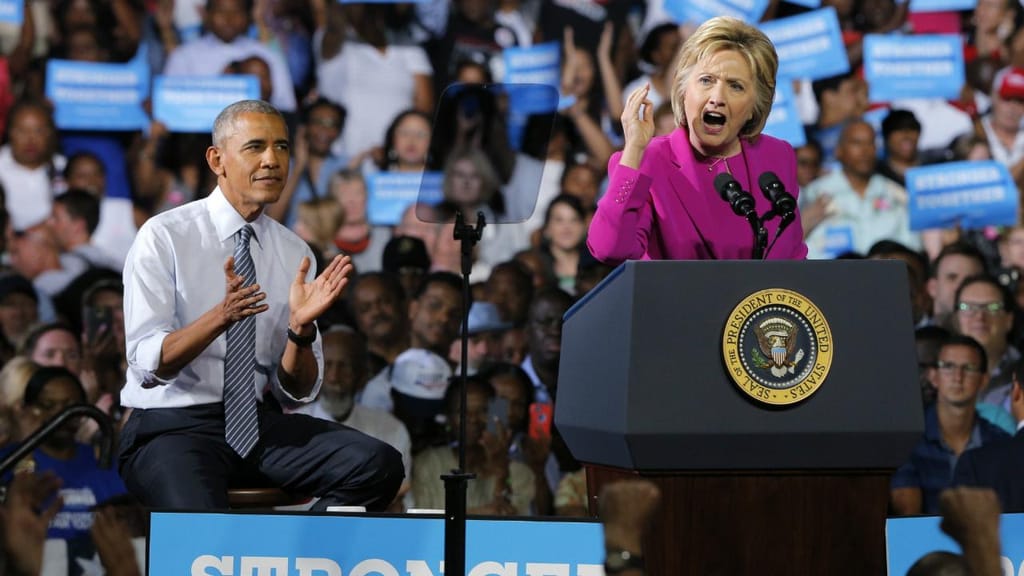 Barack Obama e Hillary Clinton juntos numa ação de campanha da candidata