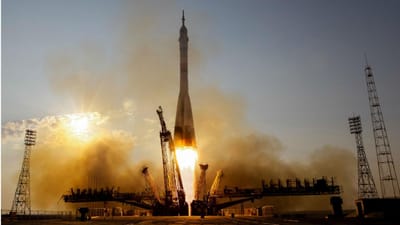 Soyuz MS-01 acopla-se com êxito à Estação Espacial - TVI