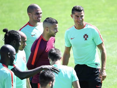 Pepe e o duelo Ronaldo-Griezmann: «A Bola de Ouro não interessa para nada» - TVI