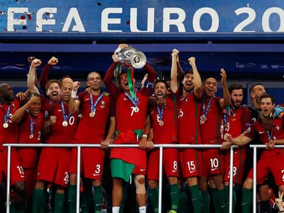 Sorteio Euro 2020: Portugal entregou a taça de campeão europeu - TVI