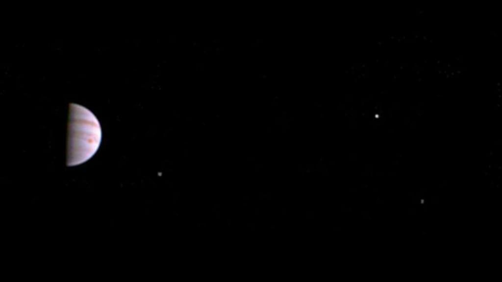 A primeira foto de Júpiter tirada pela sonda Juno