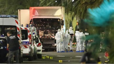 Nice: condutor do camião disparou várias vezes antes de ser abatido - TVI