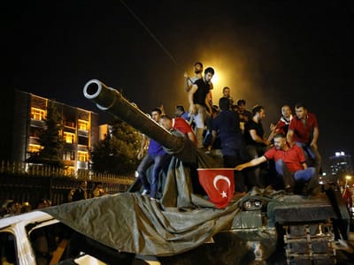 Turquia: federação despede 94 pessoas após tentativa de golpe de estado - TVI