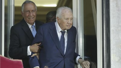 Mário Soares inconsciente, mas reage a estímulos - TVI