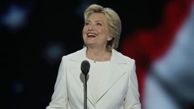 Hillary Clinton obrigada a responder por escrito no caso dos emails - TVI