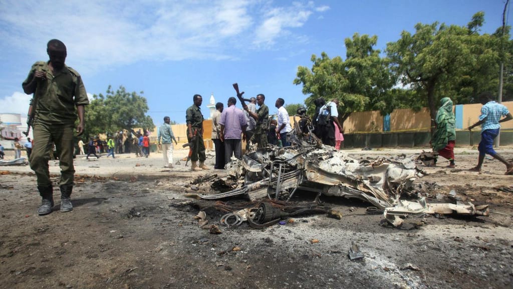 Dois carros-bomba fazem vários mortos na Somália