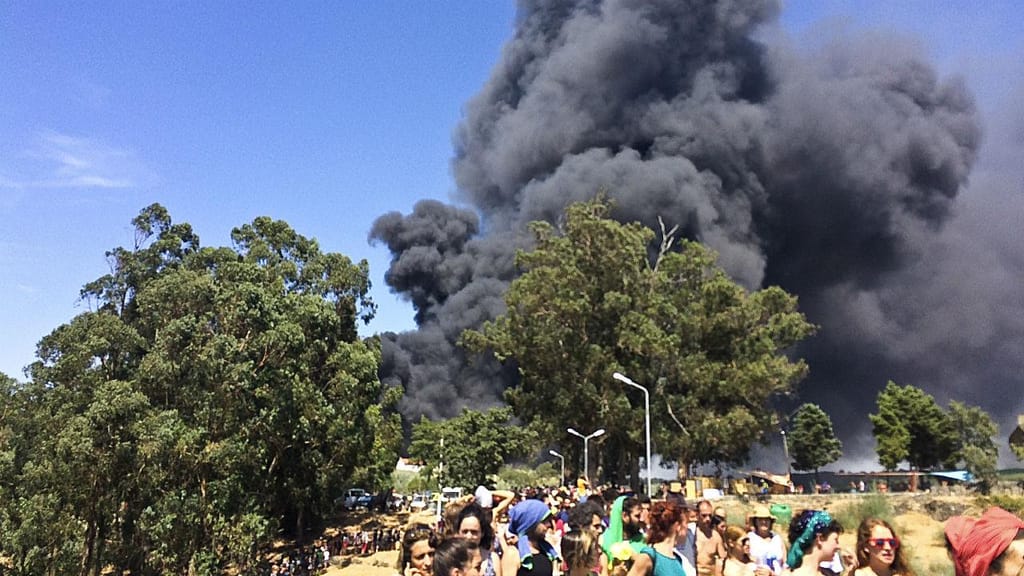Dezenas de carros destruídos por fogo no Festival Andanças