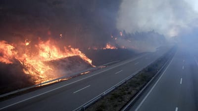 Incêndios: A1 reaberta ao trânsito sete horas depois - TVI