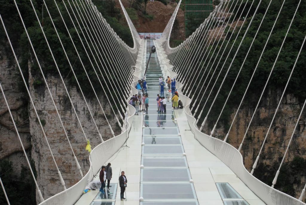 Ponte de vidro em Zhangjiajie, China [Foto: Reuters]