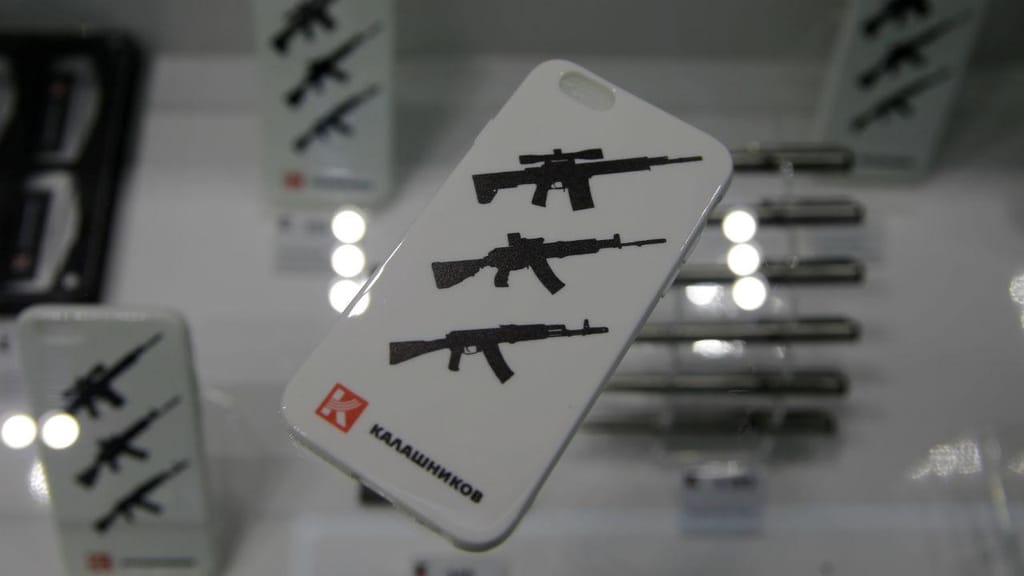 Kalashnikov abre loja em aeroporto de Moscovo
