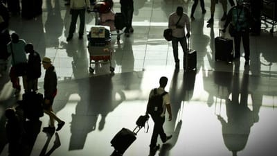 Unicef exige fim de detenção de crianças no aeroporto - TVI