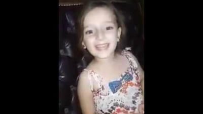 Vídeo: menina a cantar é surpreendida por explosão de bomba - TVI
