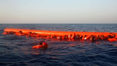 Marinha italiana resgata seis corpos e salva 500 pessoas no Mediterrâneo - TVI