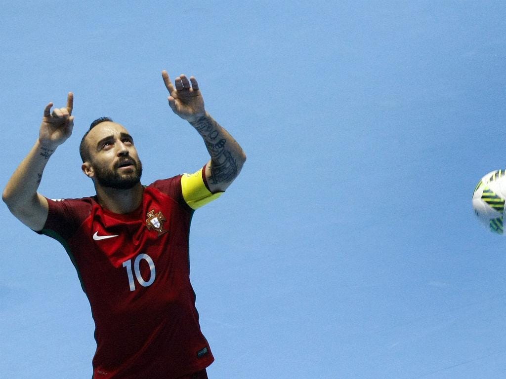 Futsal: Portugal nos quartos de final do Mundial com show