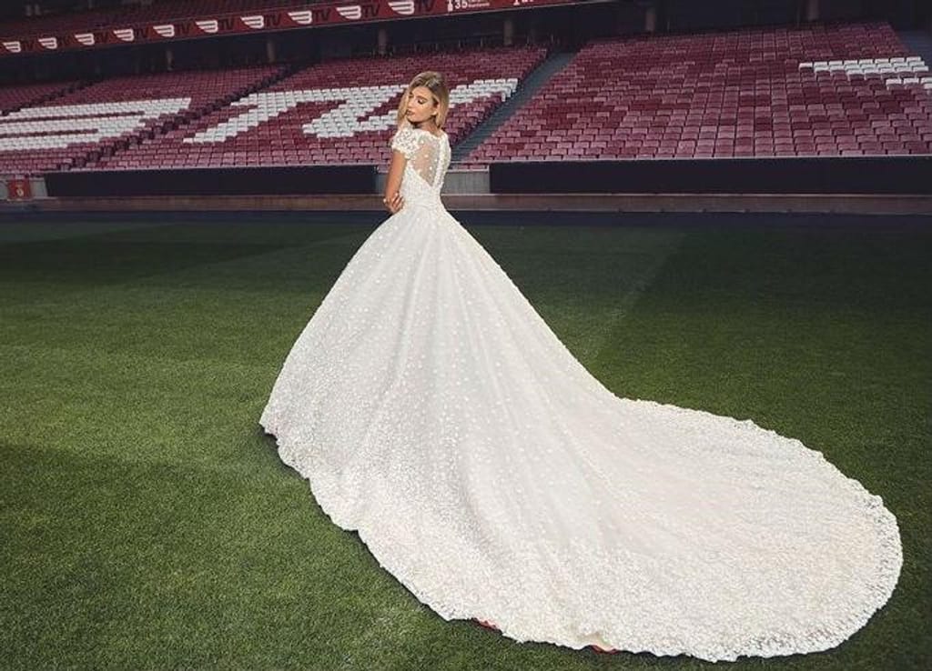 Vestido de noiva com a marca Benfica