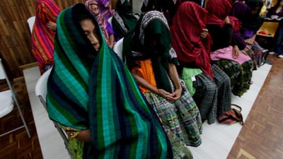 Milhares de indianas retiram úteros para que menstruação não impeça trabalho - TVI