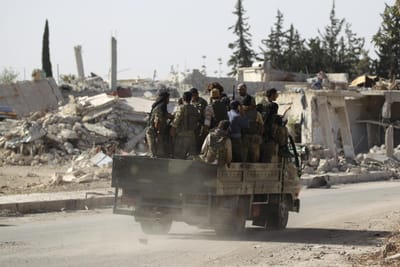 Milícias sírias avançam 15 quilómetros para conquistar Raqa ao Estado Islâmico - TVI